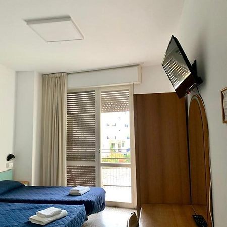 Hotel Telstar Rimini Exterior photo